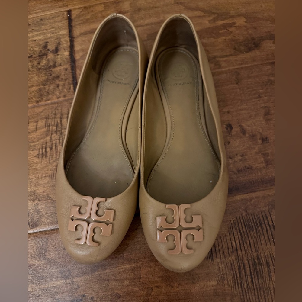 Tory Burch beautiful natural beige color